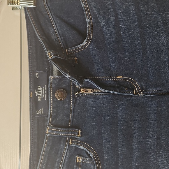 Hollister Women's Low Rise Bootcut Soft Stretch Frayed Dark Wash Jeans Size 4R - Picture 9 of 9